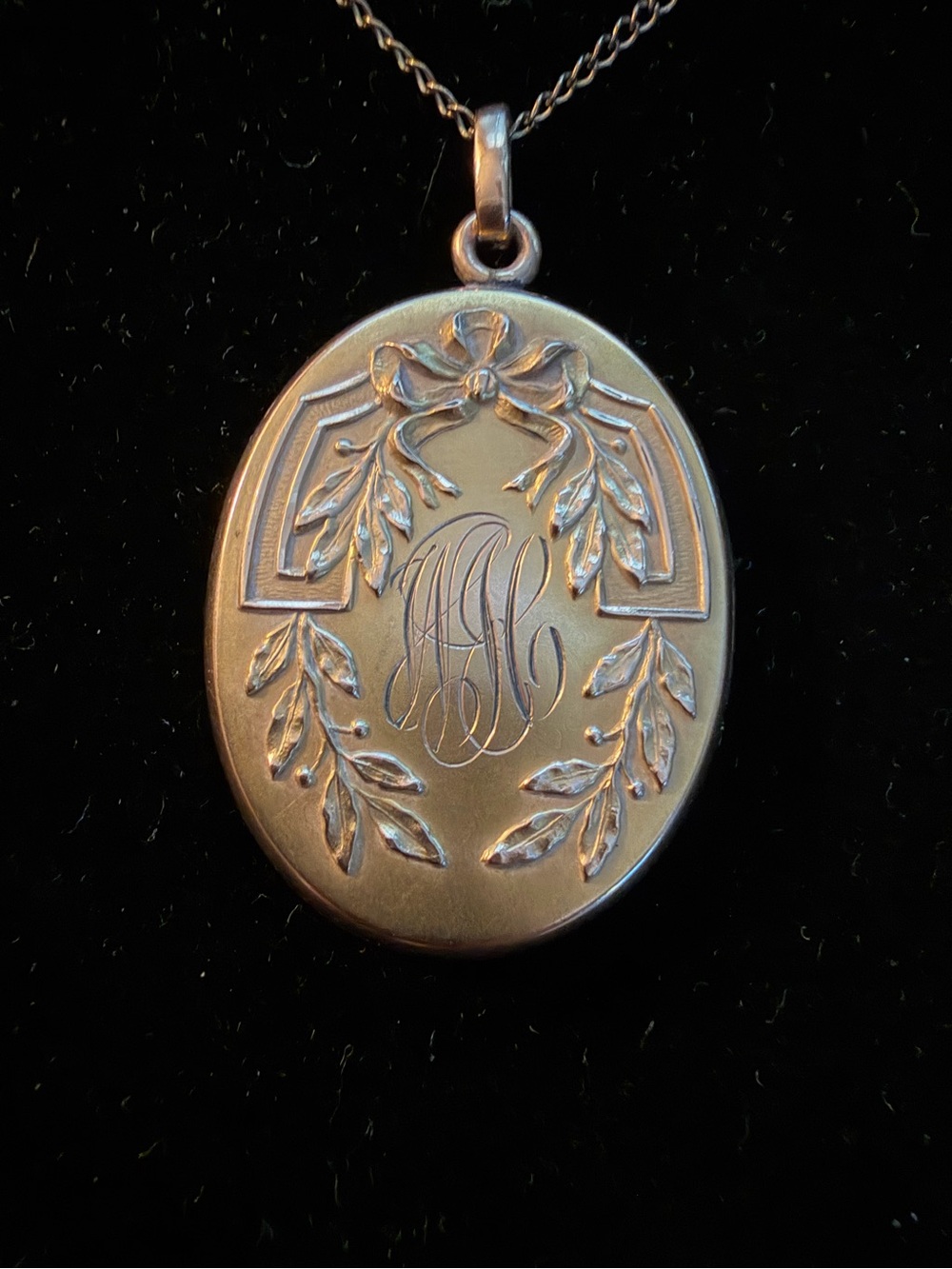 Locket, Vintage Victorian 1/4 gold on GF chain